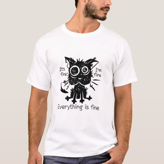 Everything Is Fine Funny Shaggy Cat T-Shirt (Voorkant)