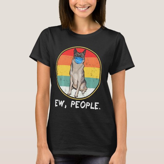 Ew-volk Noors Elkhound Dog Wearing F T-shirt (Voorkant)