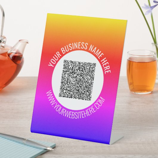 Exemple de panneau de piédestal de code QR et de t (In SItu)