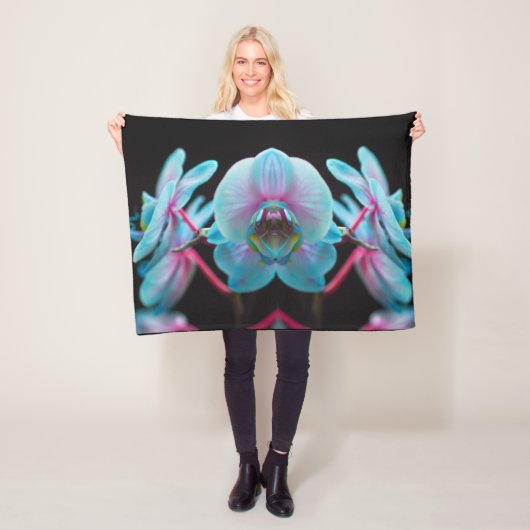 Exotic Blue Orchid Reflection Fleece Deken (In situ)