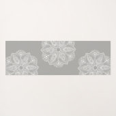 Exotisch wit Mandala op grijze achtergrond Yogamat (Achterkant (horizontaal))