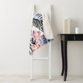 Exotische roze flamingo, zebra op achtergrond zome sherpa deken (In situ)