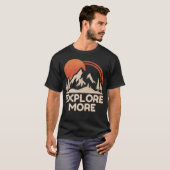 Explore More Trekking Mountains Camping Funny Expl T-shirt (Voorkant volledig)
