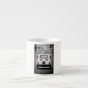 Expresso Fiat 500 dans la tasse de café express de Rome