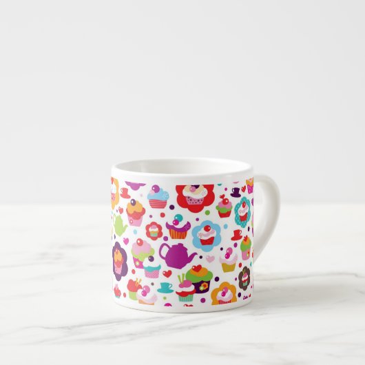 Expresso Gâteau de tasse et pot mignons de thé (Devant droit)