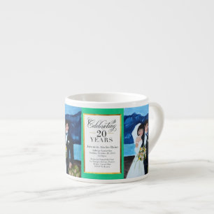 Expresso Jeunes mariés dans la tasse de café express de la