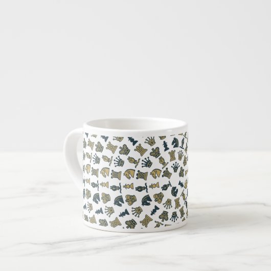 Expresso Pièces d'échecs dans la tasse d'Expresso de (Devant gauche)