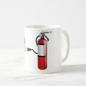 Extincteur éteignant la tasse du feu (Devant droit)
