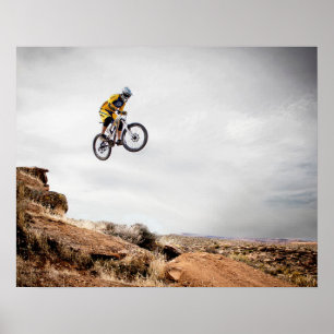 Extreme Sports Poster: Guy on Bike die Tricks doet Poster
