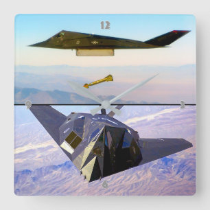 F-117 NIGHTHAWK VIERKANTE KLOK