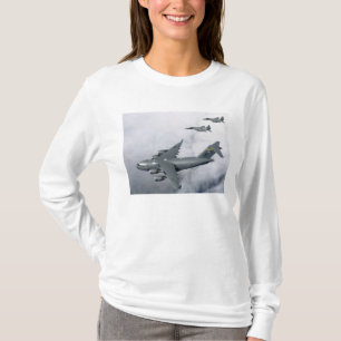 F-15B Eagles begeleiden het eerste op Hawaï gebas T-shirt
