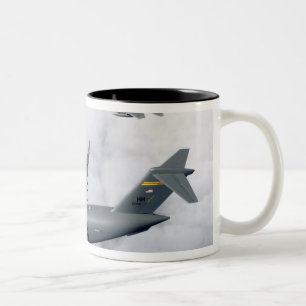 F-15B Eagles begeleiden het eerste op Hawaï gebas Tweekleurige Koffiemok