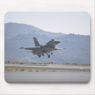 F-16 landing op Luke Air Force Base Muismat
