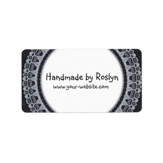 Fabriqué à la main par - étiquette