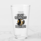 Facilement distrait par les chiens et le verre de  (Dos)