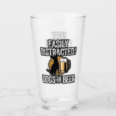 Facilement distrait par les chiens et le verre de  (Devant)