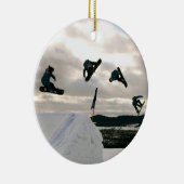 Faire du surf des neiges des ornements de tours (Droite)