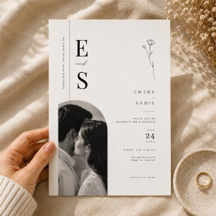 Faire invitation de mariage floral minimaliste.
