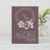 Faire invitation de mariage mauve à monogramme flo (Debout devant)