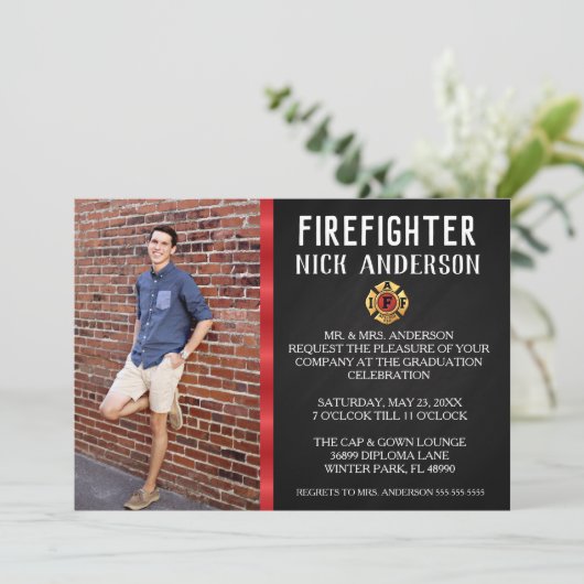 Faire-part à la mode d'obtention du diplôme (Debout devant)