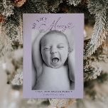 Faire-part Alors Très Joyeux Noël Violet Naissance<br><div class="desc">Elégante carte de faire-part de naissance de Noël avec typographie qui dit "si joyeux" avec un coeur. C'est une carte faire-part de naissance pour les saisons de vacances ! Ajoutez vos photos, vos statistiques de naissance et un message ! La photo verticale fonctionne le mieux à l'avant. L'arrière - plan...</div>