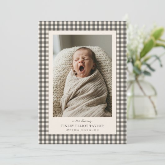Faire-part Annonce de naissance avec photo bébé Gingham Gris (Debout devant)