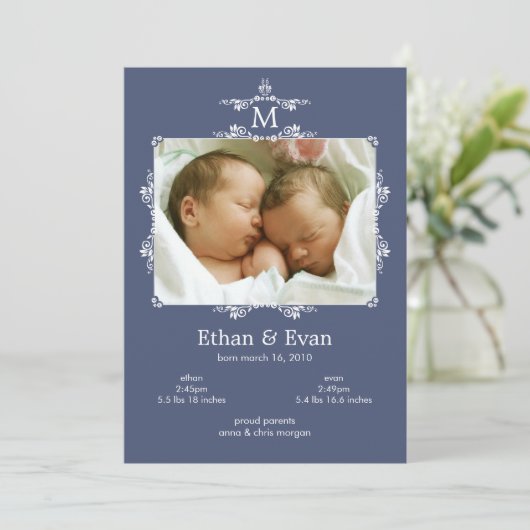 Faire-part Annonce de naissance photo de jumeaux à monogramme (Debout devant)