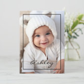 Faire-part bébé avec bordure noire (Debout devant)