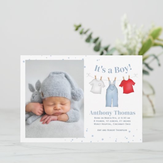 Faire-part Bébé mignon Garçon Whimsical Simple Denim Bleu Vêt (Debout devant)