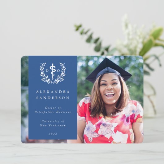 Faire-part Bleu+Blanc Docteur en Médecine ostéopathique Photo (Debout devant)