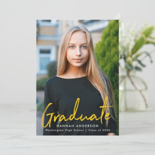 Faire-part Brosse Jaune moderne Script photo Graduation (Debout devant)