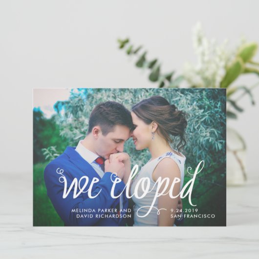 Faire-part Calligraphie bizarre | Nous Avons Elopé Le Faire-p (Debout devant)