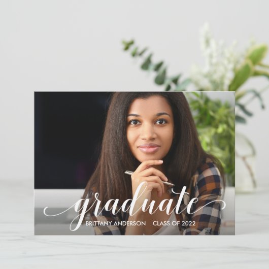 Faire-part Calligraphie moderne Script Graduation Photo (Debout devant)
