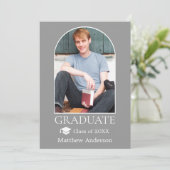 Faire-part Casquette moderne Arch Grad Photo Grey Graduation (Debout devant)