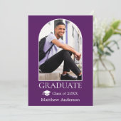Faire-part Casquette moderne Arch Grad Purple Graduation (Debout devant)