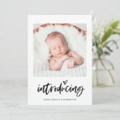 Faire-part Casual Script | Photo et naissance cardiaque (Debout devant)