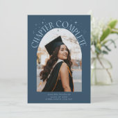 Faire-part Chapter Complete Navy Blue Arch Frame Photo Grad (Debout devant)