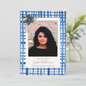 Faire-part Chic bleu Plaid et Fleurs Graduation Photo (Debout devant)