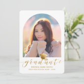 Faire-part Chic Graduation 2 Photo Casquette d'or Script sur (Debout devant)