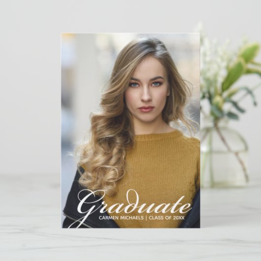 Faire-part Chic White Script superposition photo de l'étudian (Debout devant)