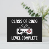 Faire-part Class Of 2026 Level Complete Gaming Graduation (Debout devant)
