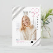 Faire-part Classe moderne de 2025 photo rose diplômée (Debout devant)