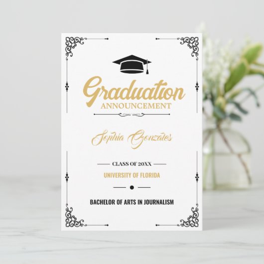 Faire-part Classic Élégant Script White Graduation (Debout devant)