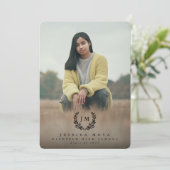 Faire-part Classic Monogramme/Laurel Wreath 2 Photo Graduatio (Debout devant)