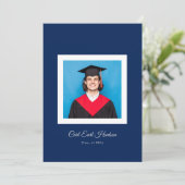 Faire-part Classic Scholar Blue High School Photo Grad (Debout devant)