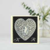 Faire-part CUPID LACE COEUR MONOGRAM glace papier métallique (Debout devant)