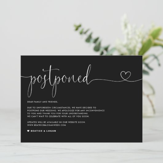 Faire-part Dainty Script Black Mariage Postponction (Debout devant)