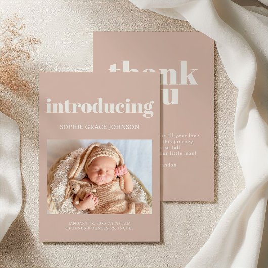 Faire-part de Baby Shower avec typographie en grès