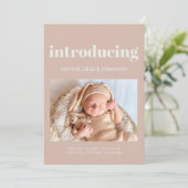 Faire-part de Baby Shower avec typographie en grès (Debout devant)