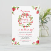 Faire-part de Baby Shower sucré aux fraises (Debout devant)